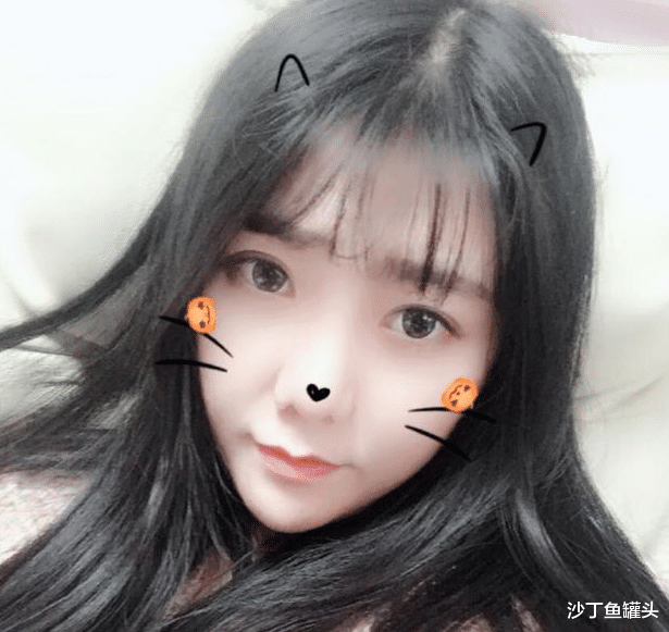 小团团：小团团开播露脸2个月，流出与“男朋友”合照！看清模样后愣了