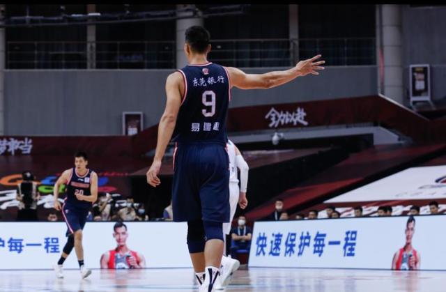 易建联|易建联再不爆发就来不及了！职业生涯拐点已现？明年收入大降