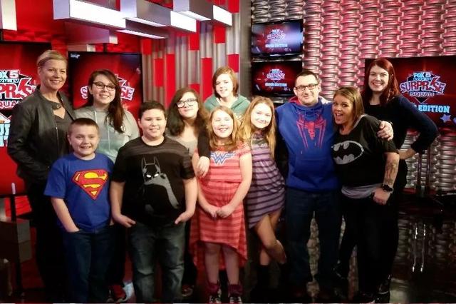 InsDaily|单亲妈妈癌症去世，3个孩子被邻居收养，几个月后，他们家从“贫民窟”变成豪宅