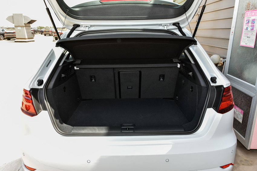 「雅马哈」又一豪车跌至“白菜价”！19万下探到14万，油耗5.8，后悔速腾买早了