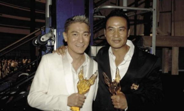 任达华|任达华当年到底动用的什么样的关系，才能帮助刘德华解围“东北事件”，背景果然牛