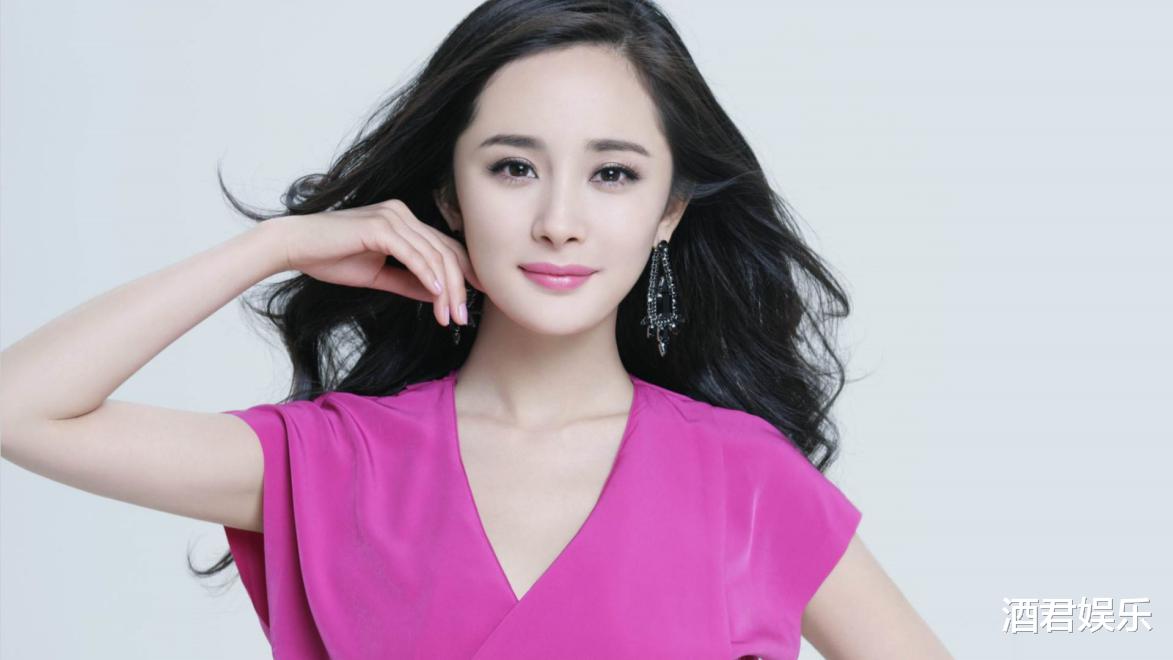 杨幂@夏日颜值大作战开启，杨幂的颜值居然只有S级，SSS级谁都想不到