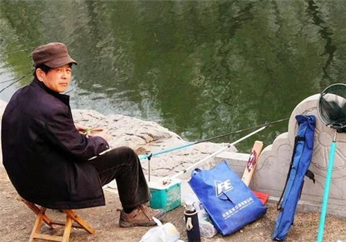 文物|老农河里钓到一只“乌龟”,背上插着四支箭,专家:这一竿值18亿