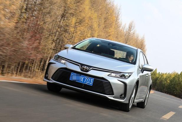 「丰田卡罗拉」开完丰田卡罗拉,2个月后再开朋友的朗逸,车主:对比后一言难尽