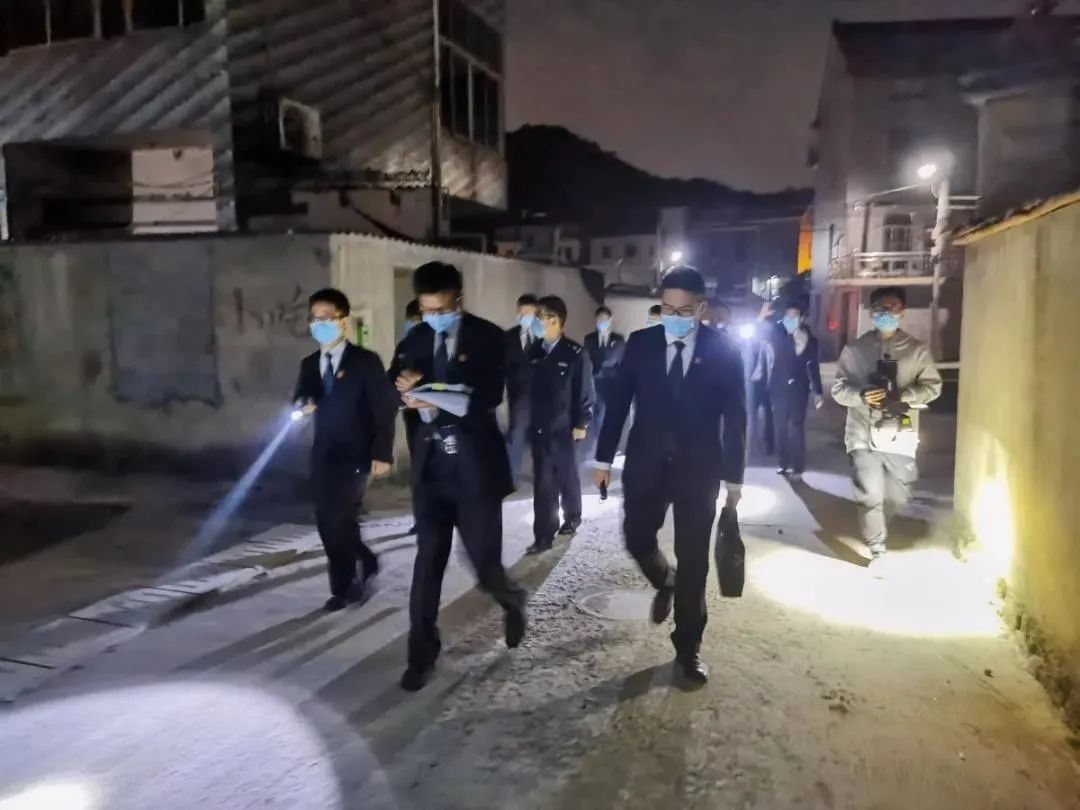 人民法院报|“法官我真的没钱！”接着，执行干警找到他的住宅发现……