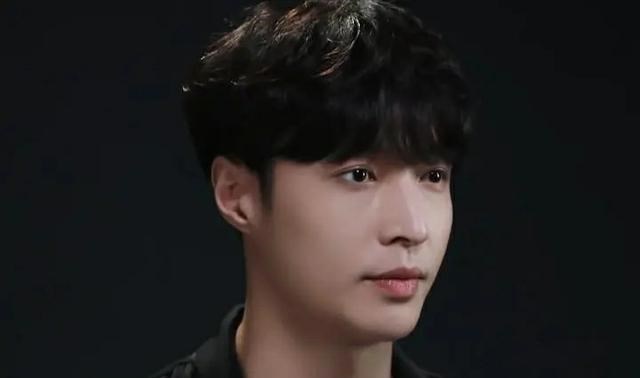 张艺兴@张艺兴最近做了两件事,虽让人无法理解,却也让人看清了他的为人