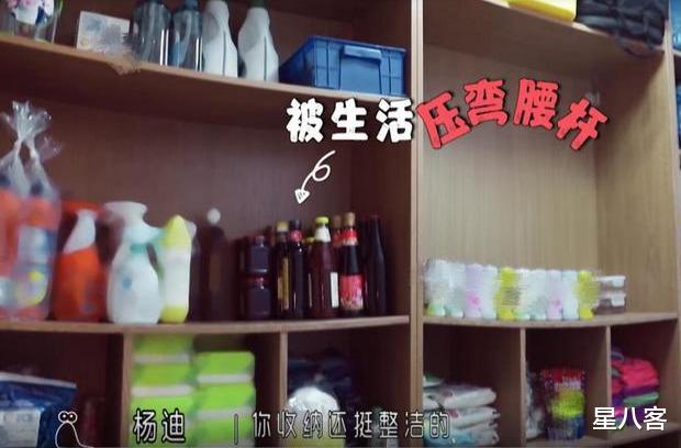 「颜如晶」颜如晶收拾整齐的大床摆可爱抱枕，没遇到这种女孩是男生的损失