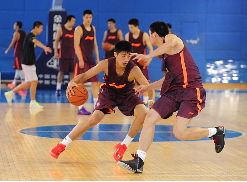 姚明：姚明颁布新规，使用“八一规则”，杜锋笑了