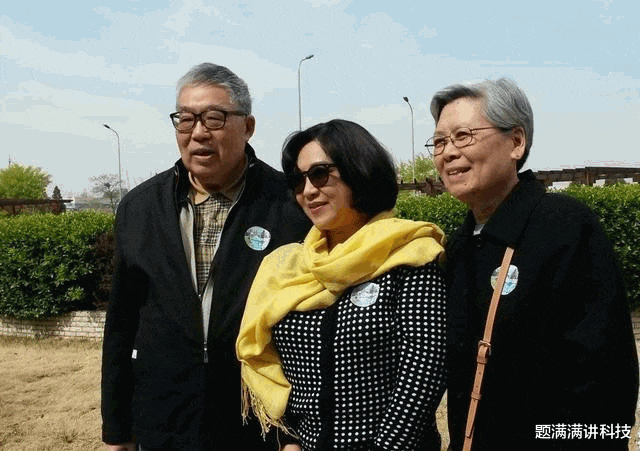 「李连杰」李连杰两任妻子：57岁黄秋燕和56岁利智，二人对比差距明显，网友：亏了