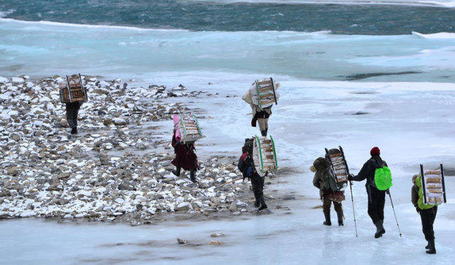 「印度」大战一触即发！2000名印度青年争相奔赴前线，联合国呼吁莫迪冷静