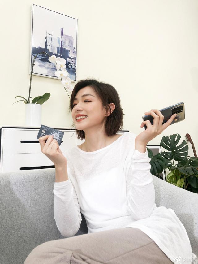 华为p40|扒一扒姐圈同款  这部手机真的太\圈粉\