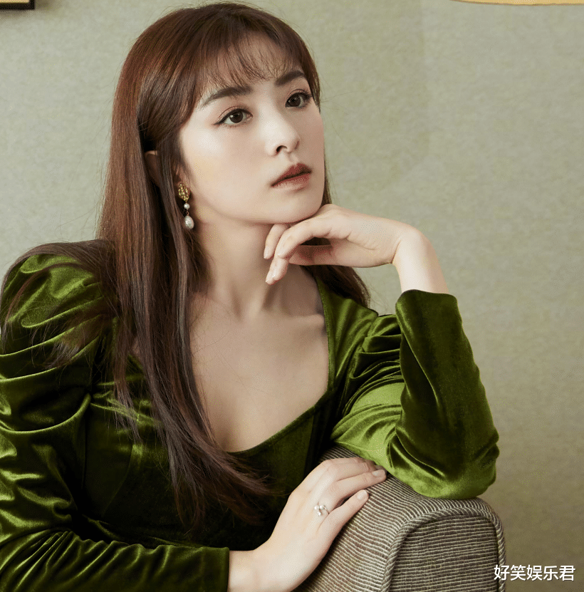 张含韵|张含韵直面央视“照妖镜”，被怼脸拍的画面下，这颜值我没眼花吧