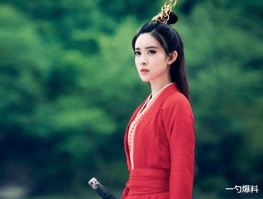 中国机长▲曾为了加戏害死两条人命，又在《中国机长》中强行出演，官微宣传都不愿提及此人