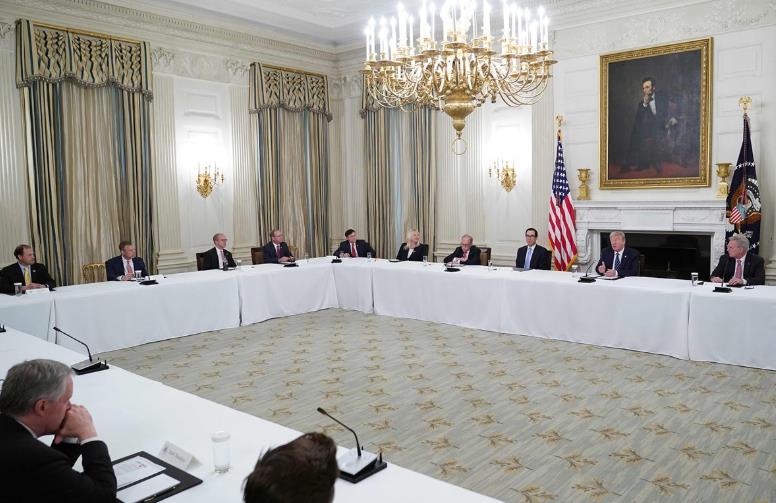 [白宫]特朗普父女与彭斯身边人接连确诊 白宫防疫举措被指漏洞百出