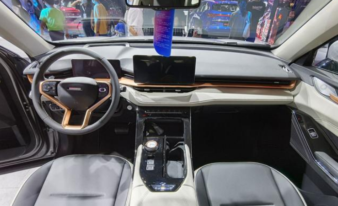 动力|新款哈弗H6实车亮相,外观提升一个档次,2.0T动力,售价已公布