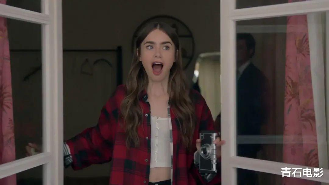 莉莉·柯林斯|“赫本转世”莉莉·柯林斯的新剧，10集竟换了近80套衣服！