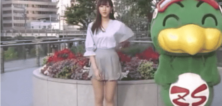 |日本气象台女主持火了,仅凭一双“蜜汁腿”征服了观众,撑起全台的收视率!