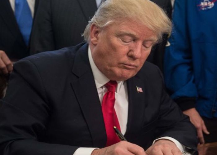 美国国债|中国“带头”抛售美债！2993亿美债被抛后，特朗普笑不出来了！