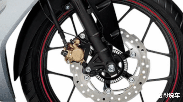 本田|又一款本田高端弯梁车亮相，售价1.47万，水冷电喷，还标配ABS