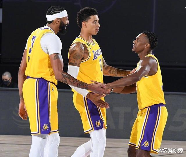 湖人队|7+9+2!湖人256万控卫打疯了,一人盘活替补席,詹姆斯打卡下班全靠他