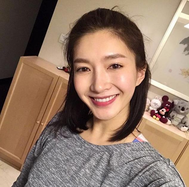 『』带你参观江疏影的家，客厅沙发摆放像电影院，头一次见这样设计