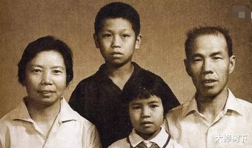 #刘纯燕#1988年，金龟子刘纯燕“横刀夺爱”嫁王宁，迫不及待结婚耐人寻味