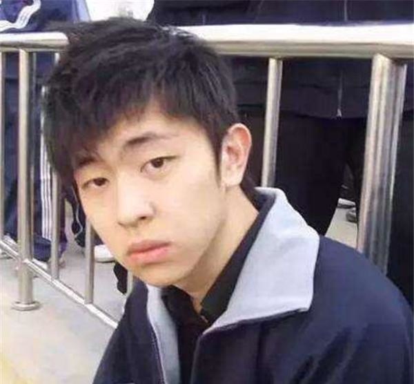 #邓伦#当红男星的素人照，任嘉伦非主流，邓伦普通，看到他：心动了