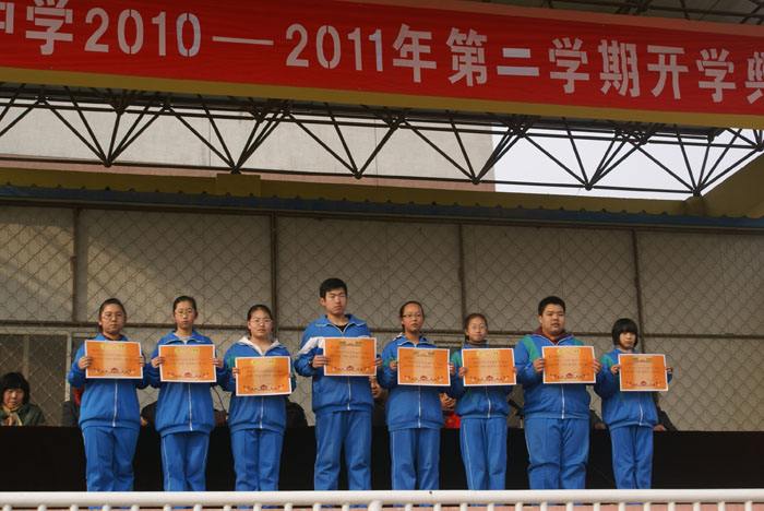 |这个学校的模范生有毒哈哈！