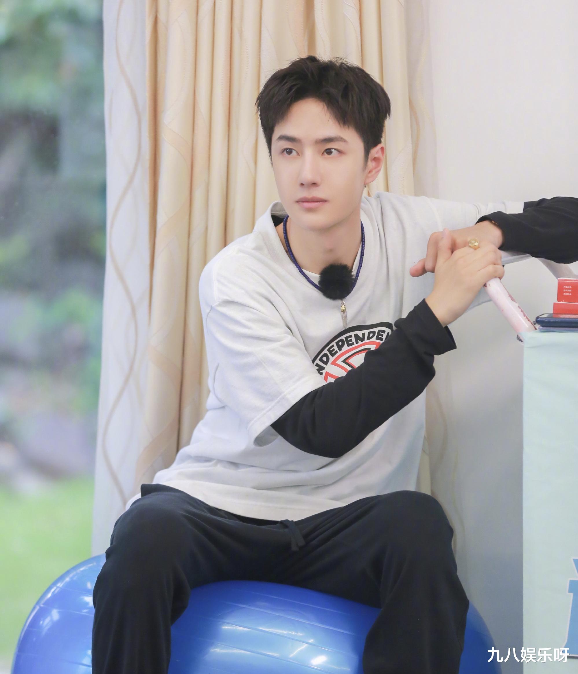 王一博|王一博做电影宣传，一向话少的他，却说了这样一句话