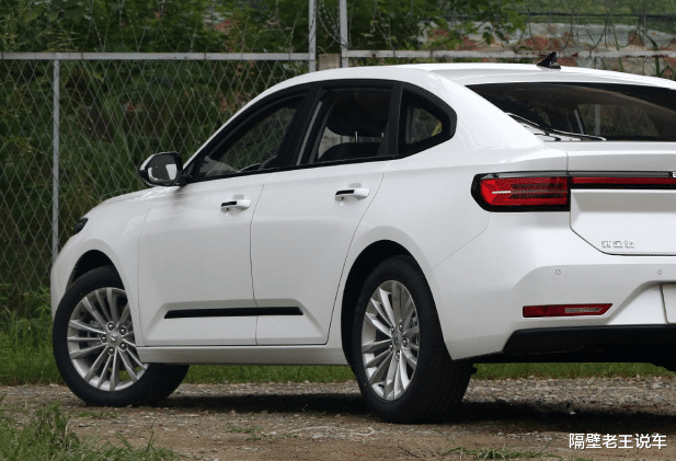 宝骏|今日开售，比朗逸大一圈，只卖6.98万，网友：此车必火