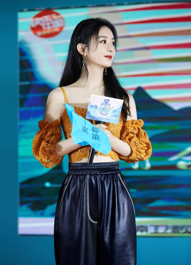 赵丽颖|《有匪》男女主海报曝光!赵丽颖扎高马尾手握刀剑成女王,比王一博还帅