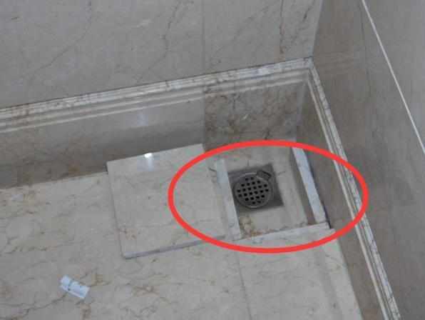 |卫生间地漏万万不能装成这样，好多人不懂装错，入住就知有多后悔