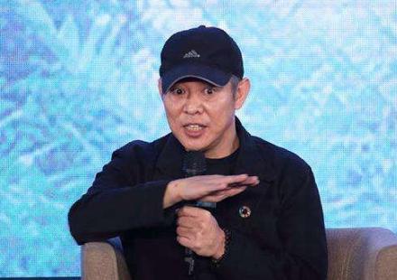 李连杰|李连杰：拒绝''牧羊女''，变心患难妻，却为何执意娶不爱他的利智？