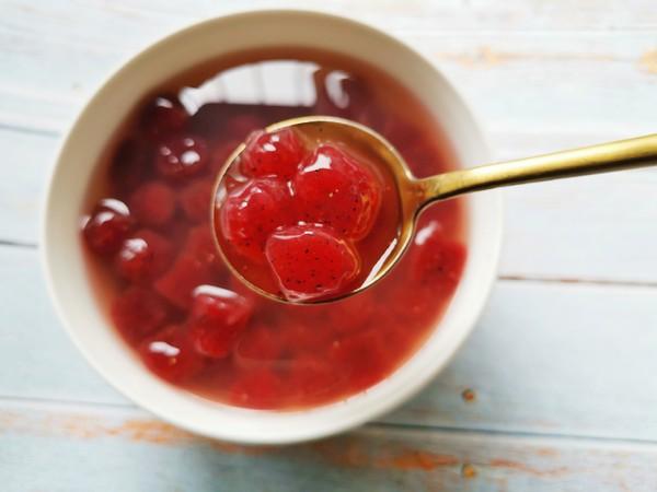 火龙果▲它是“通便果”，吃一个轻松排空黑宿便，屡试不爽，比开塞露要好