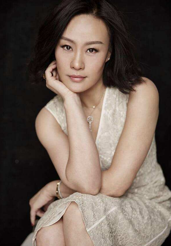 邬君梅|20年前母亲惊艳了“中国影坛”，20年后女儿成为了“全球最美”