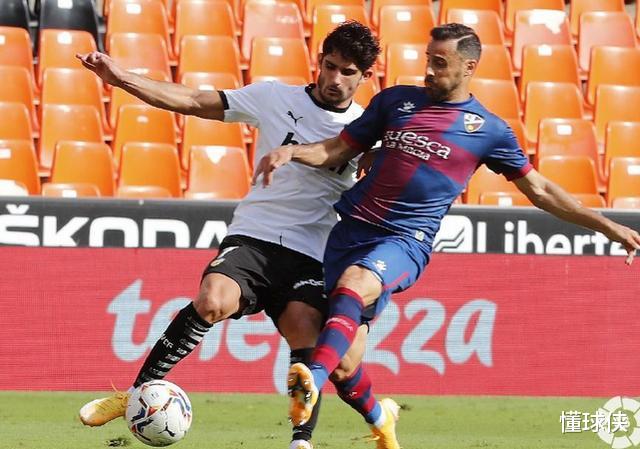 西甲|1-1，西甲大冷！欧冠豪门被升班马摁着打，球迷喊老板滚出球队