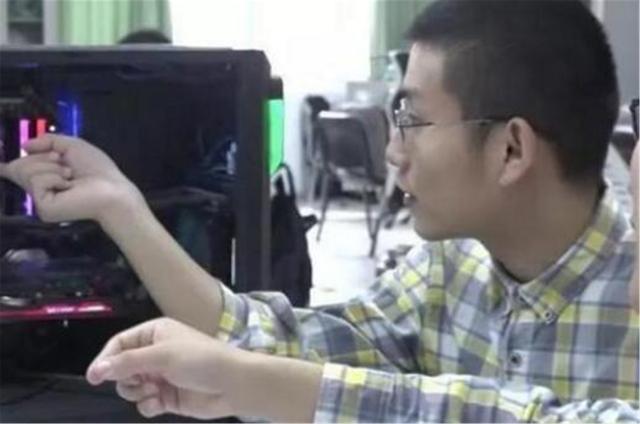 晓君侃史|湖北农村的这对双胞胎有多厉害？一人婉拒清华，一人婉拒中科院