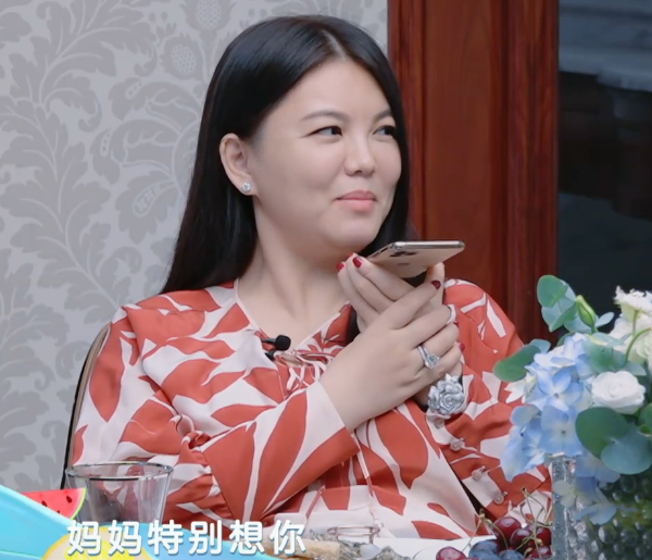 李湘|李湘给女儿打电话,王诗龄青春期爱顶嘴好叛逆!母女矛盾一触即发
