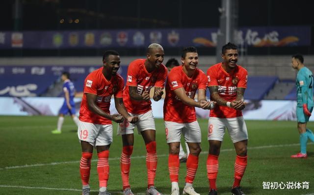 广州恒大|摸不到球还送俩！申花大将一句话点出惨败恒大原因