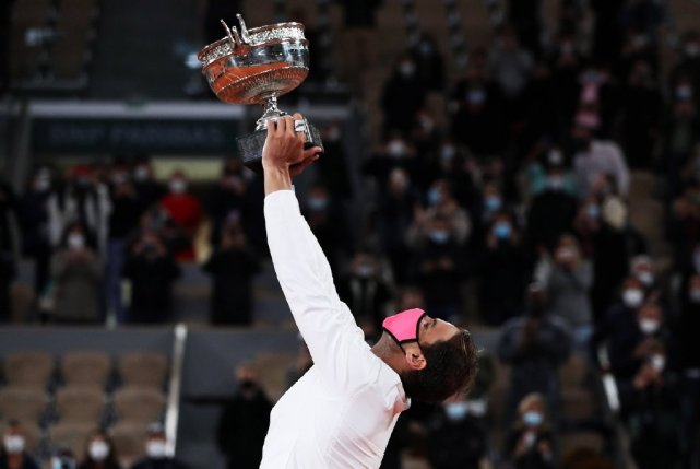 费德勒|谁先超越费德勒？纳德打响年终第一之争，纳达尔仅剩理论可能！