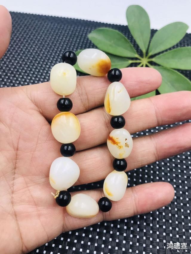文玩|文玩菩提子盘玩腻了？来看看这三种可以盘玩出优质包浆的“石头”