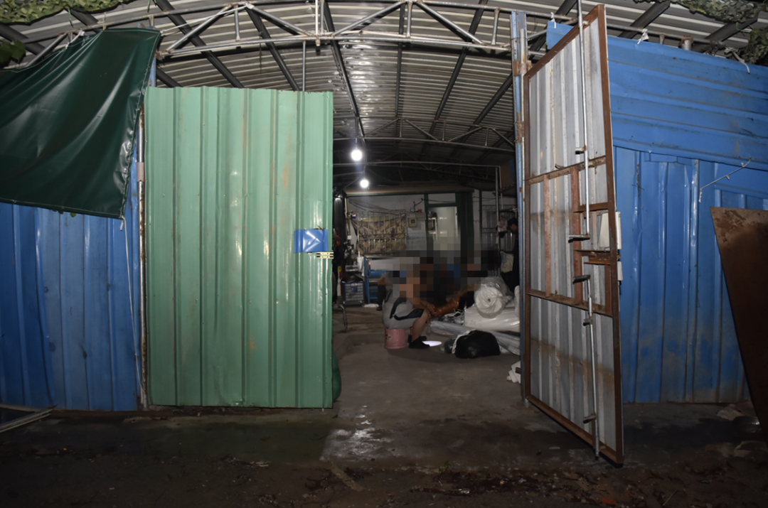 特警|特警翻墙，无人机升空，11人被带走调查！厚街这场行动堪称大片！