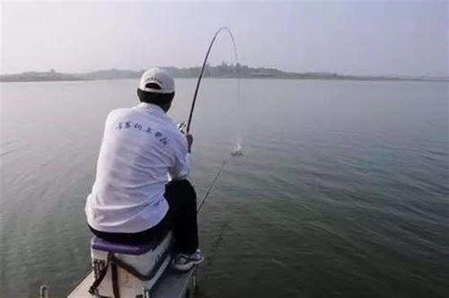 捕鱼|钓鱼的时候没口你们也会等一天吗？