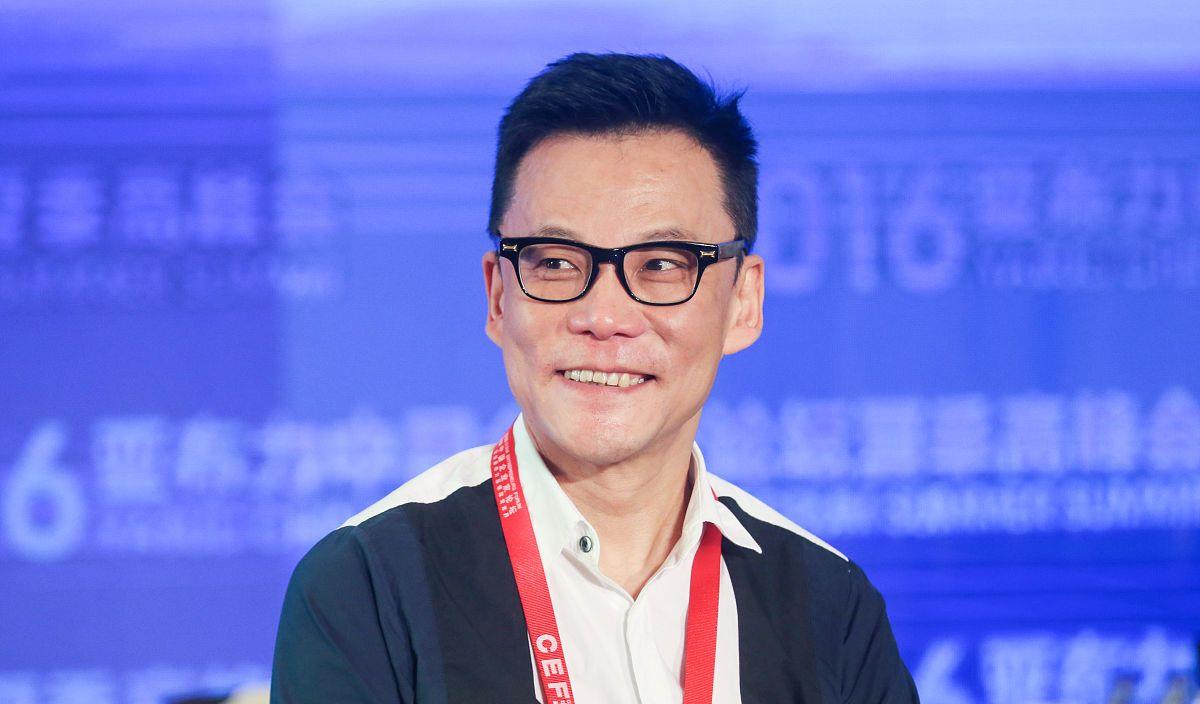 高考作文|不愧是北大才子，李国庆走出派出所，写了一篇满分的上海高考作文