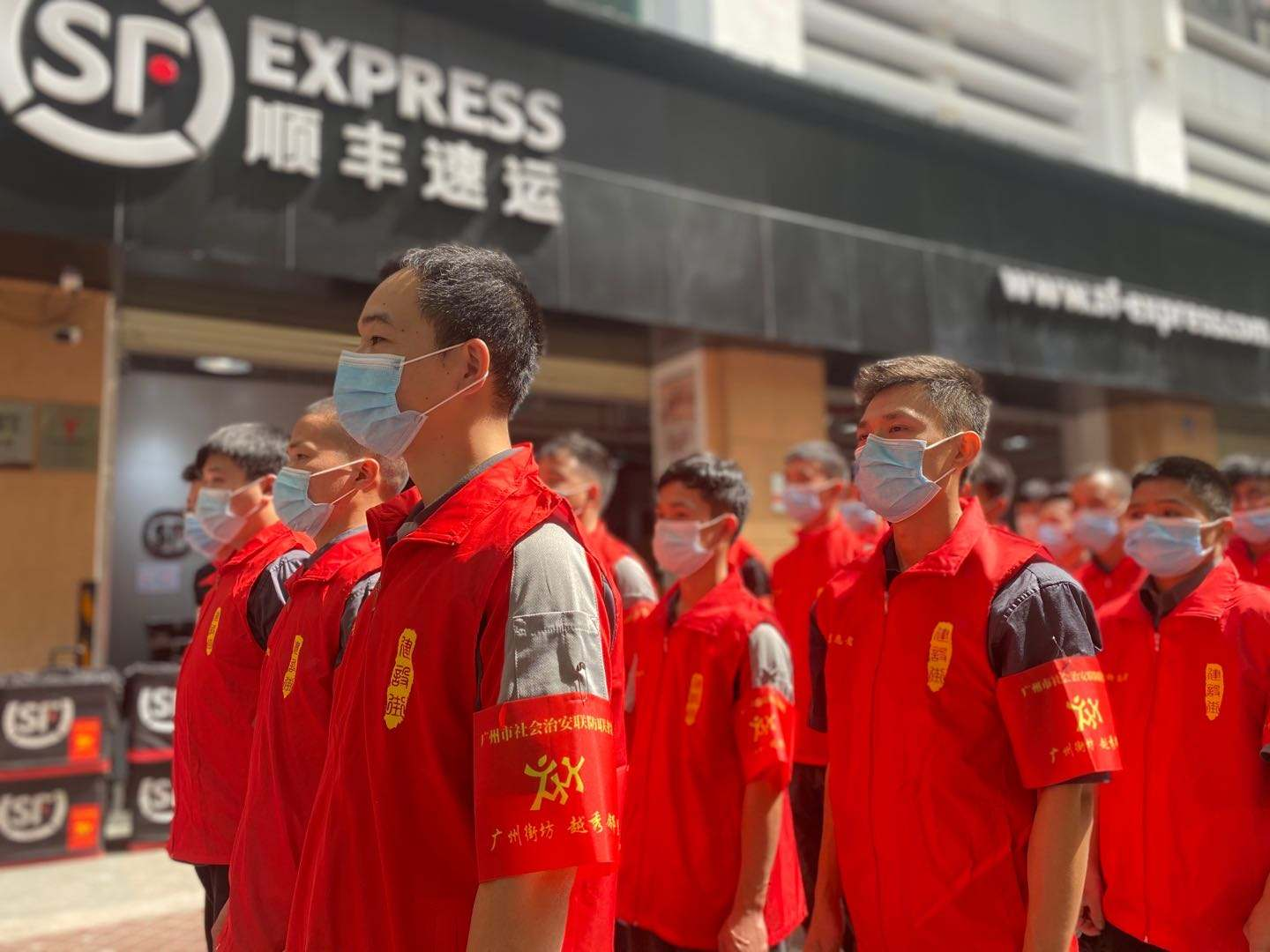 顺丰速运|连马云都佩服的男人，靠送快递身家2400亿，财富榜超刘强东排第4