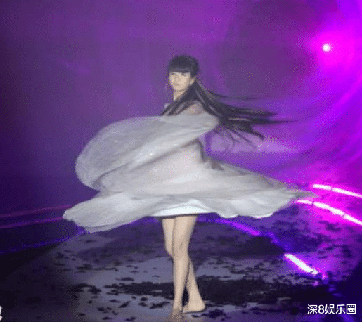 「小彩旗」21岁小彩旗近照，已胖成大妈，曾在春晚转圈4小时，后被爆出恋上大叔