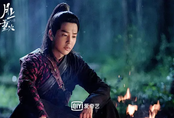 月上重火▲连更10集，登上热度榜3，《月上重火》会是下一个大爆款吗？