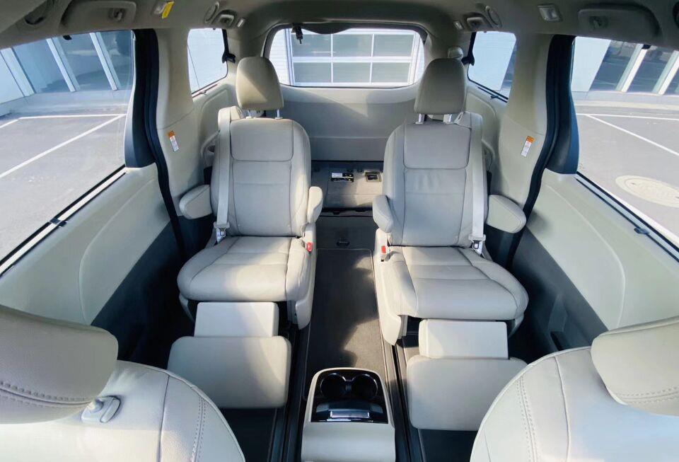 【丰田塞纳】丰田塞纳7座MPV：全景天窗+凯美瑞平台，国产后比奥德赛还要香？