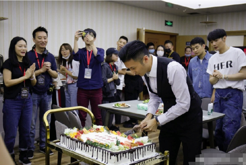 谢霆锋|谢霆锋，怎么突然又成了“万人宠”？
