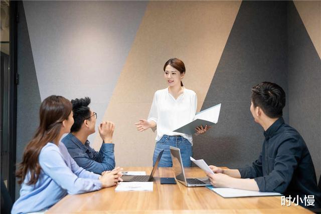 「离职」在这3件事上装傻才能爬上领导岗位，聪明人早就这么干了